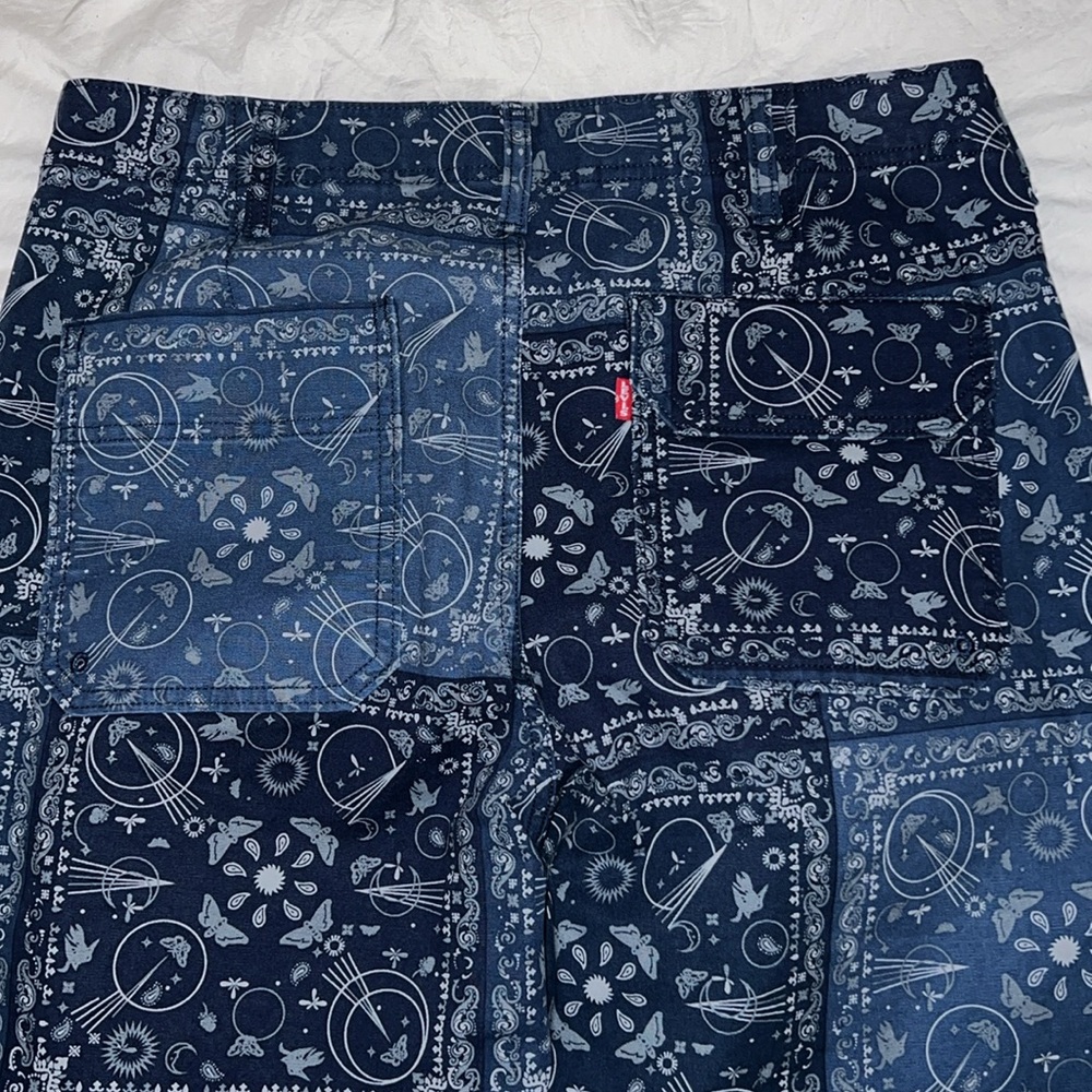 Patterned Levi’s - Picture 3 of 3